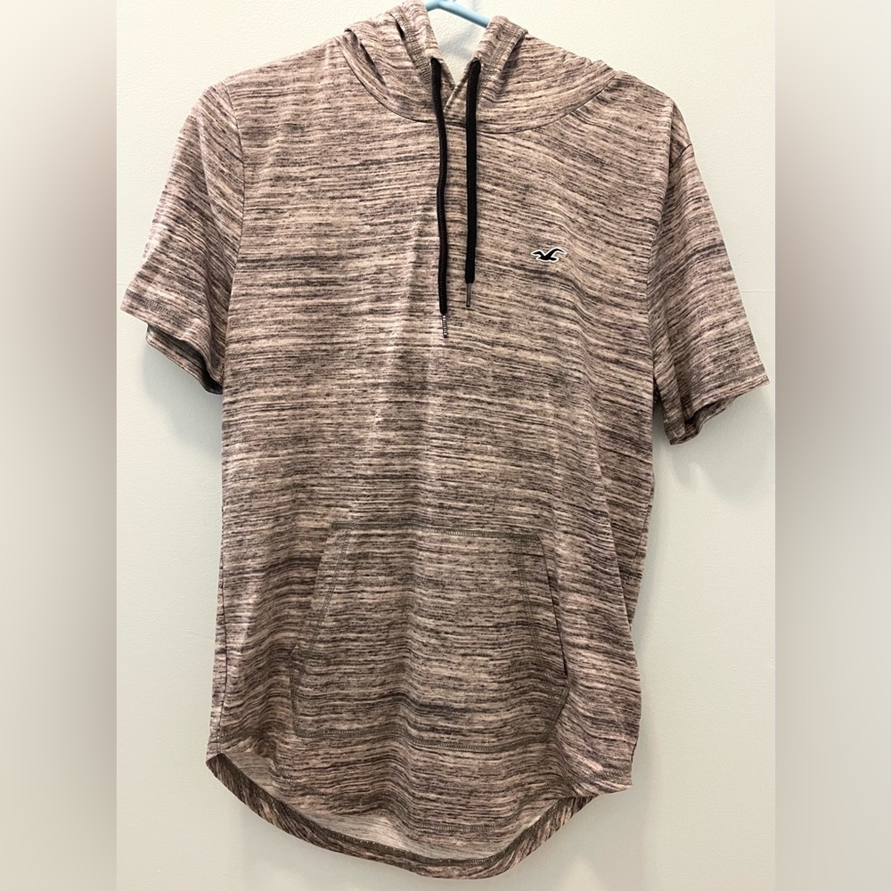 Hollister Mens T-shirt Hoodie. Size small.